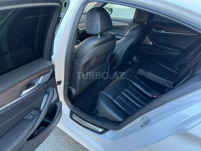 BMW 530e-8