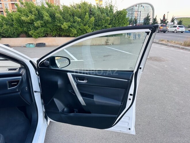 Toyota Corolla-14