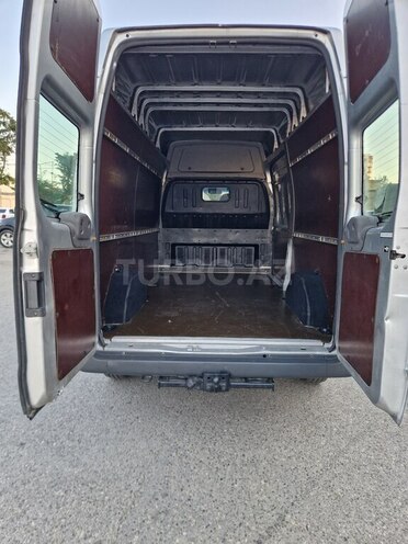 Ford Transit-4