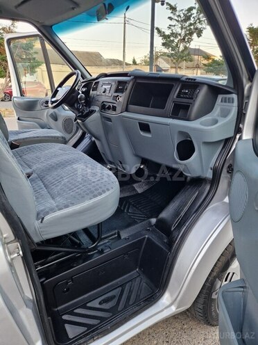 Ford Transit-6