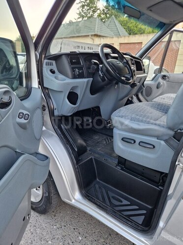 Ford Transit-7