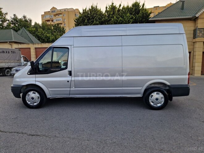 Ford Transit-11