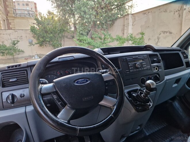 Ford Transit-12