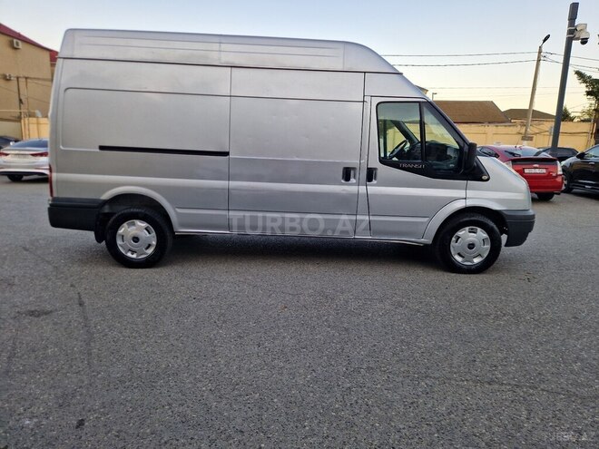 Ford Transit-10