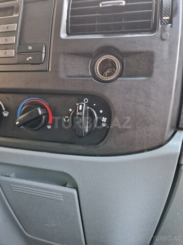 Ford Transit-13