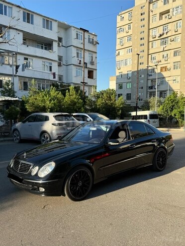 Mercedes E 240-4