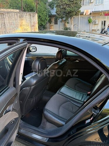 Mercedes E 240-11