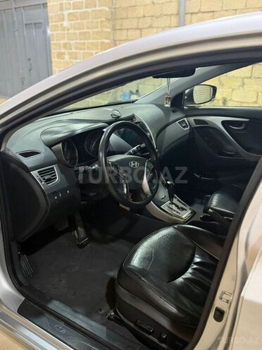 Hyundai Elantra-8