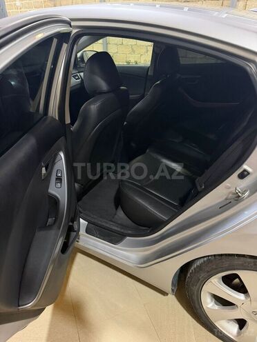 Hyundai Elantra-7