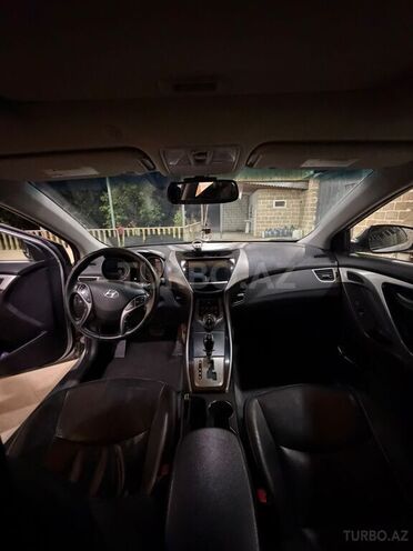 Hyundai Elantra-9
