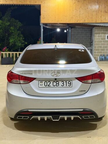 Hyundai Elantra-3