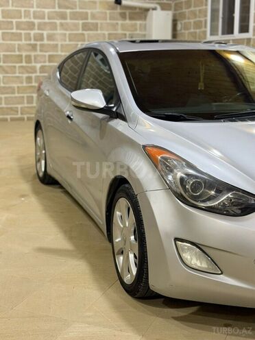 Hyundai Elantra-2