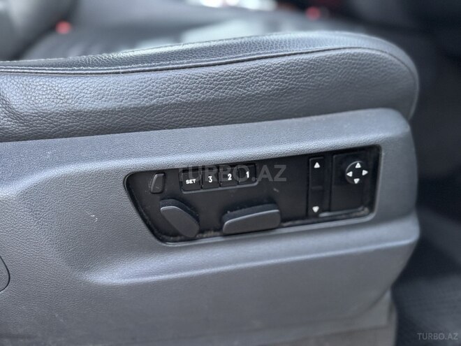 Volkswagen Touareg-12