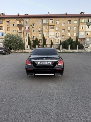Mercedes E 300 4MATIC-4