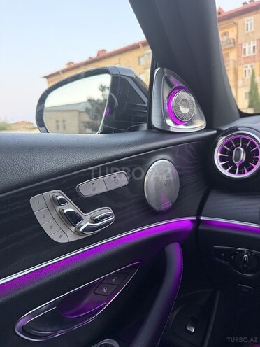 Mercedes E 300 4MATIC-12