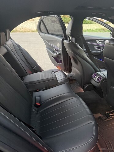 Mercedes E 300 4MATIC-9
