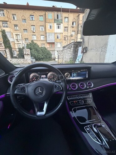 Mercedes E 300 4MATIC-7