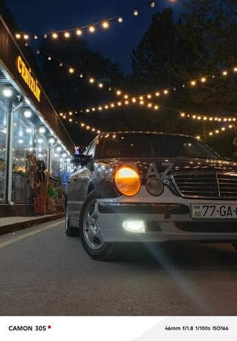 Mercedes E 220-1