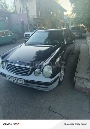 Mercedes E 220-10