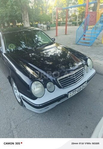 Mercedes E 220-13
