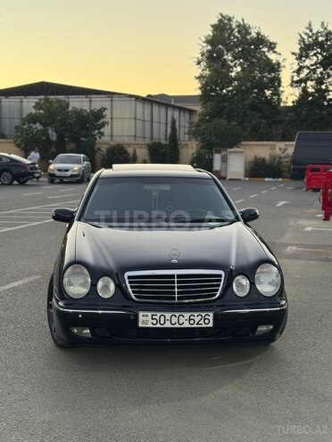 Mercedes E 240-1