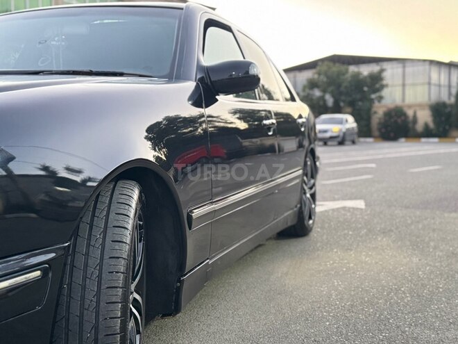 Mercedes E 240-4