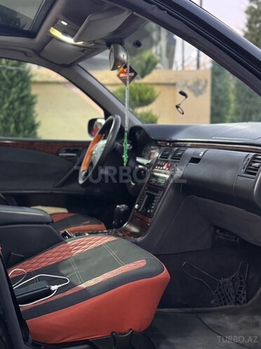 Mercedes E 240-8
