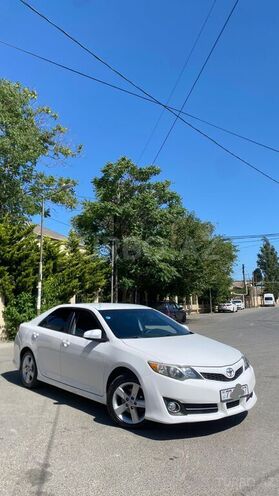 Toyota Camry-5