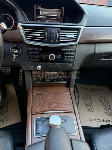 Mercedes E 300-16