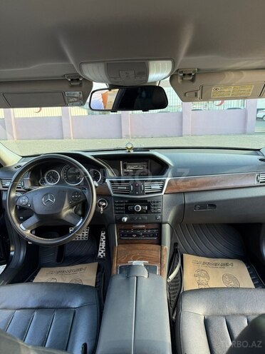 Mercedes E 300-13