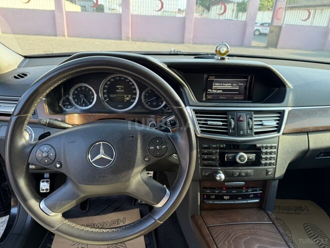 Mercedes E 300-11