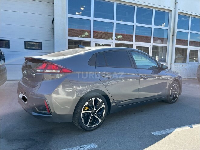 Hyundai IONIQ-8