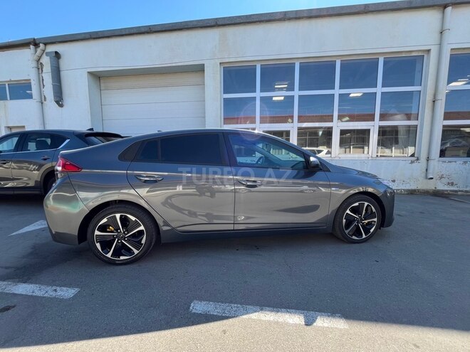 Hyundai IONIQ-10