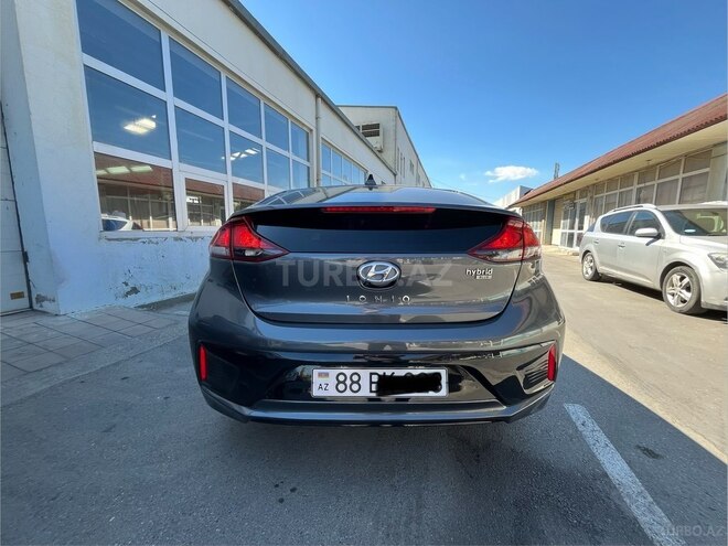 Hyundai IONIQ-7
