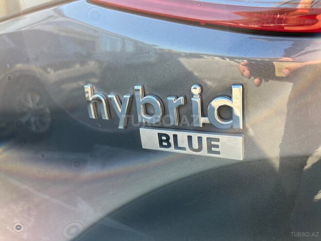 Hyundai IONIQ-12