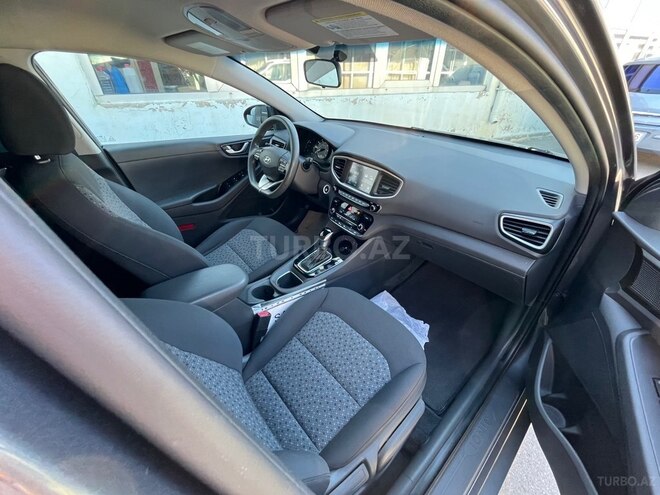 Hyundai IONIQ-13
