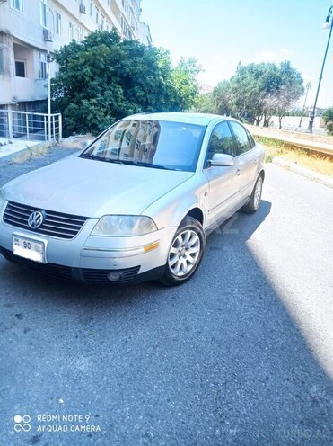 Volkswagen Passat-1