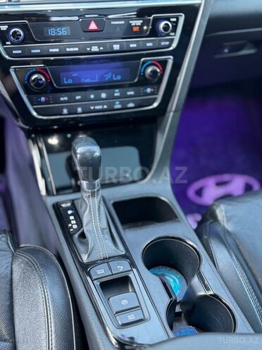 Hyundai Sonata-12