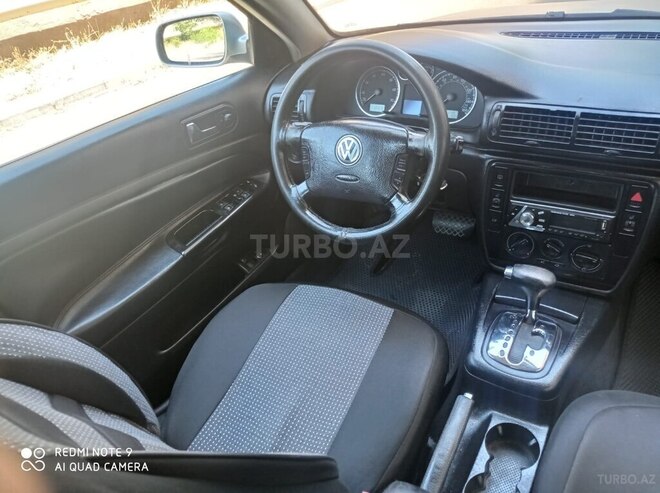 Volkswagen Passat-8