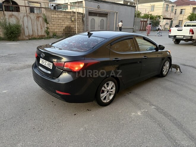 Hyundai Elantra-4