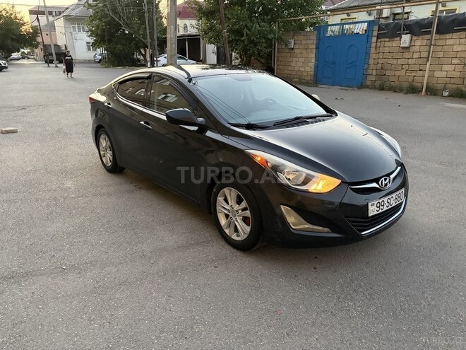 Hyundai Elantra-3