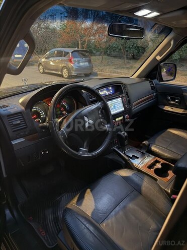 Mitsubishi Pajero-5