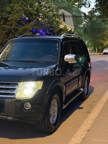 Mitsubishi Pajero-3