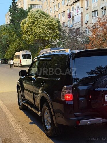 Mitsubishi Pajero-4