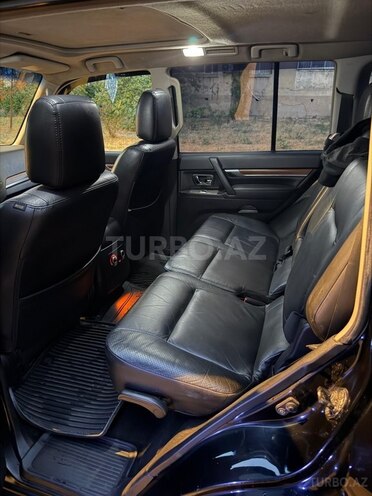 Mitsubishi Pajero-6