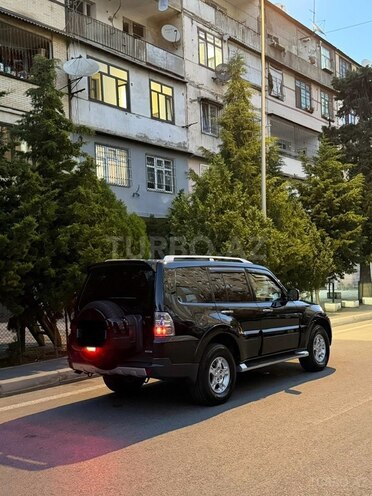 Mitsubishi Pajero-8