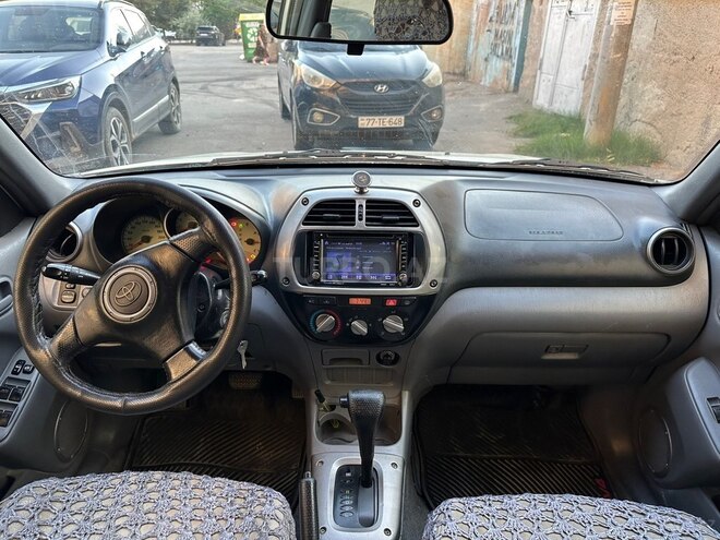 Toyota RAV4-5