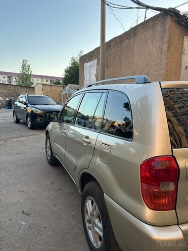 Toyota RAV4-3