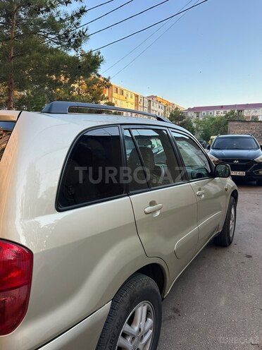 Toyota RAV4-6