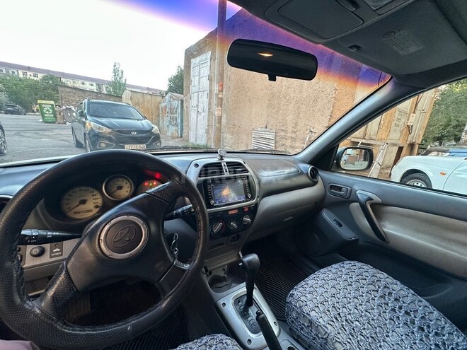 Toyota RAV4-4